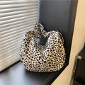 Bolso tote con estampado de leopardo, asa fruncida y diseño en blanco y negro - Leopardo Beige (Sin Colgante)