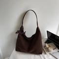 Bolso hobo marrón oscuro mate con colgante de perro salchicha y gran capacidad - Con Colgante / café
