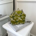 Dunkelgrüne Vintage-Satin-Tasche mit goldener Kranichstickerei und Kettenriemen - Gelbgrün