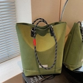 Sac fourre-tout minimaliste en toile à carreaux verts avec poignées tissées robustes - Vert