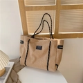 Bolso tote grande de forro polar beige con asas de cuerda trenzada y etiqueta tejida - Caqui