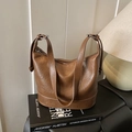 Vintage braune Bucket Bag aus Leder mit Silberschnalle und verstellbarem Riemen - Ohne Anhänger / Braun