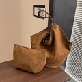 Borsa tote in camoscio marrone con pochette coordinata dallo stile vintage minimal - Marrone
