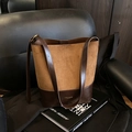 Sac seau en daim marron et cuir avec bandoulière à boucle dorée ajustable - Marron