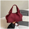 Burgunderfarbene Wildleder-Eimertasche mit mattem Finish und goldenen Metallakzenten - Burgunderrot