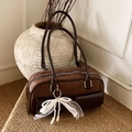 Borsa tote in camoscio marrone scuro con fiocco di perle e design vintage - Scamosciato Caffè (Con Ciondolo)