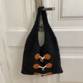 Sac fourre-tout noir en maille fausse fourrure avec boucles en corne de style automne - Noir