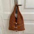 Sac fourre-tout en tricot marron caramel avec boutons à bascule et texture laine - Marron
