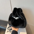 Bolso chic de piel sintética negra con cierre plateado y correa de cuero - Negro