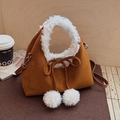 Bolso hobo de invierno en ante sintético marrón con piel sintética blanca y lazo - Marrón