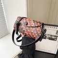 Sac à bandoulière tissé multicolore chic avec motifs géométriques et sangle noire - Rouge