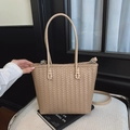 Borsa tote intrecciata color kaki in pelle con doppie tracolle e tracolla lunga - Cachi