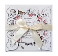Elegante lasergesneden huwelijksuitnodiging met aquarelontwerp en beige zijden lint - Wit