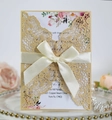 Invito di nozze intagliato al laser con nastro di raso e inserto floreale elegante - Beige Oro
