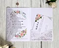 Invitaciones de boda lavanda corte láser con tarjeta floral y RSVP sobre fondo de madera - Funda floral hueca de color púrpura claro, sobre, tarjeta interior y tarjeta RSVP / Lavanda