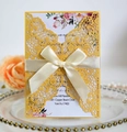 Elegante invito di nozze giallo intagliato al laser con pizzo e nastro di raso bianco - Oro