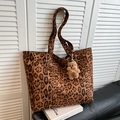 Chic leopard print tote bag with brown plush bear keychain and dual shoulder straps - With Pendant / Brown