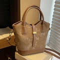 Sac seau vintage en similicuir marron vieilli avec accents de boucle dorée - Marron