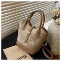 Sac seau bicolore chic en kaki et cuir marron avec une boucle dorée élégante - Blanc Cassé