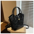 Sac seau noir vintage texturé avec finitions dorées et bandoulière amovible - Noir