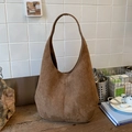 Bolso hobo de gamuza sintética color camello oscuro con correa ancha para otoño - Marrón