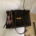 Retro dark brown frosted leather shoulder bag with gold twist lock and bear charm - With Charm / Ebony