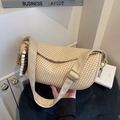 Schicke gewebte Beuteltasche in Beige mit Holzperlenquaste und Lederriemen - Mit Anhänger / Khaki