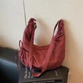 Rote karierte Hobo-Tasche aus Canvas mit breitem Schultergurt und Tunnelzug-Detail - Burgunderrot