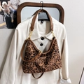 Modische Hobo-Handtasche mit Leopardenmuster, braunem Ledergriff und Goldbeschlägen - Leopard Braun Ohne Anhänger