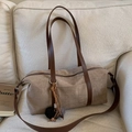 Bolso cilíndrico retro caqui en ante con ribetes de cuero marrón y borlas - Caqui con Colgante