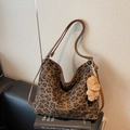 Chic leopard print tote bag with brown straps and a cute plush bear charm accessory - Green (With Plush Pendant)