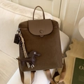 Zaino in nylon marrone scuro di grande capacità con ciondolo a forma di bassotto e charms - Marrone con ciondolo
