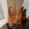 Borsa hobo vintage in camoscio marrone capiente con tracolla larga da donna - Marrone
