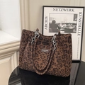 Grande borsa tote alla moda con stampa leopardata marrone e tracolla a catena - Leopardo Marrone