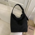 Borsa tote in camoscio nero ad alta capacità con tracolla regolabile sul divano - Nero