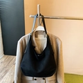 Bolso hobo retro negro de gamuza con gran capacidad y hebilla dorada ajustable - Negro