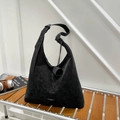 Bolso tote retro negro mate de gran capacidad con correa ancha ajustable al hombro - Negro