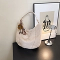 Sac hobo beige en fausse fourrure avec breloque hibou et bandoulière en cuir - Abricot (Avec Pendentif)