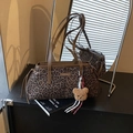 Borsa tote leopardata retrò con cinturini in pelle marrone e ciondolo orsetto di peluche - Caffè con Ciondolo