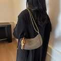 Braune matte Wildleder-Tasche mit Holzperlen-Quasten im Retro-Vintage-Stil - Grün