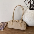 Dettaglio della texture in pelle scamosciata kaki e della cerniera di questa borsa vintage - Cachi