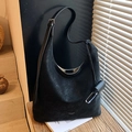 Borsa tote hobo vintage in ecopelle nera testurizzata con tracolla regolabile argento - Nero