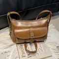 Vintage Umhängetasche in Karamellbraun aus glänzendem Öl-Wachs-Leder-Finish - Braun