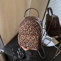 Sac à dos à imprimé léopard matelassé avec bandoulière chaîne et fermoir en métal - Léopard Brun