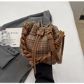 Vue de dessus du sac seau à carreaux vintage avec poignée tressée et détails en cuir brun - Sans Pendentif / Marron