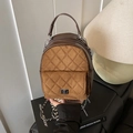 Mini sac à dos marron matelassé avec bandoulière chaîne et fermoir rotatif argenté - Marron