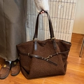 Borsa tote in pile marrone scuro con dettagli in pelle e design in pelliccia sintetica - Marrone