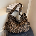 Klassische Umhängetasche aus Segeltuch mit Leopardenmuster und verstellbarem Gurt - Leopardenbraun