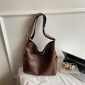 Retro dunkelbraune große Hobo-Schultertasche aus glattem veganem Leder Finish - Ohne Anhänger / Braun