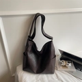 Dark brown retro PU leather tote bag with wide strap and oily vintage texture - No Pendant / Coffee
